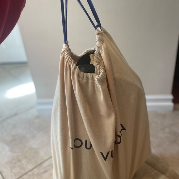 Original Louis Vuitton Damier Graphite Michael Backpack. receipt and dust bag. - Picture 11 of 11